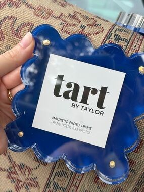 Tart by Taylor Yellow Scalloped Magnetic Photo Frame